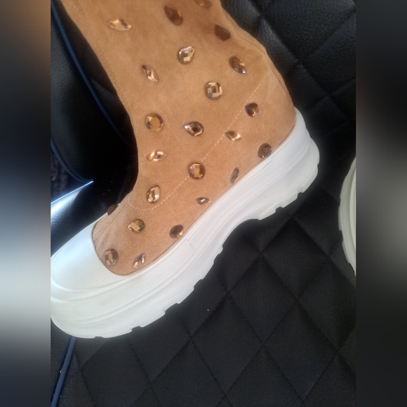 Cape ROBBIN Tan Chunky Rhinestone Booties - Size 8 - Picture 4 of 4